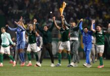 El conmovedor llanto del DT del Palmeiras en el campo de juego tras la remontada ante Liga de Quito en la Copa Libertadores