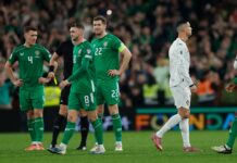 Codazo, expulsión y gestos provocativos a la tribuna: el minuto de furia de Cristiano Ronaldo en Irlanda-Portugal