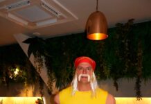 El extravagante disfraz que hizo irreconocible a una exestrella del fútbol mundial en el cumpleaños de su hija