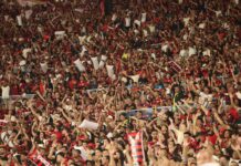 Fanáticos del Flamengo invadieron el micro de los jugadores antes de la final de la Libertadores ante Palmeiras
