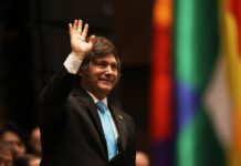 Nuevo guiño de Javier Milei a Estudiantes en medio de la polémica por el pasillo a Rosario Central