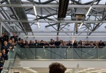 “Un equipo”: Franco Colapinto visitó la fábrica de Alpine para hablar con los empleados