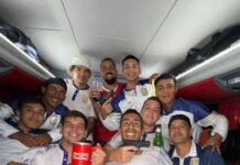 Polémica en el ascenso argentino por la foto de los futbolistas que celebraron el pase a la final con dos pistolas: “Ni cuenta nos dimos”