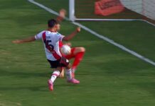 Un claro penal no cobrado a River Plate volvió a favorecer al equipo del Chiqui Tapia