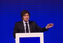 El fino equilibrio que desafía a Milei: el caso Adorni, inflación en alta y un discurso moderado en AmCham