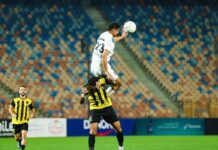 La insólita reacción de un jugador con una árbitro que convalidó un gol para su equipo tras la revisión del VAR