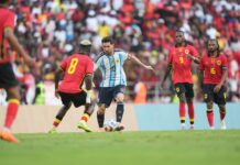 Del caño genial, a la asistencia y el gol que generó una reacción inesperada en el estadio: el show de Messi en el triunfo ante Angola
