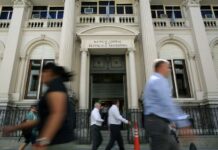 Los empleados bancarios recibieron un aumento alineado con la inflación: a cuánto se va el sueldo inicial