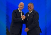 En medio del avance de las causas judiciales en Argentina, Claudio Tapia se mostró con Gianni Infantino y Alejandro Domínguez