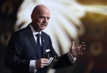 Infantino confirmó que la FIFA estudia cambiar la regla del offside: la revolución para hacer “un juego más ofensivo”