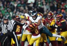 La salvaje pelea entre un jugador y seis rivales en un partido de la NFL que terminó en una batalla campal con tres expulsados