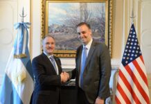 Manuel Adorni recibió a Peter Lamelas a la espera de los detalles del anuncio comercial con los Estados Unidos