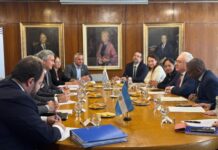 Pese a las objeciones argentinas, avanza el proyecto de la planta de hidrógeno verde frente a las costas de Entre Ríos