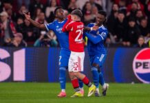 La contundente reacción de los hinchas de Benfica con Prestianni en su primer partido tras la sanción por la acusación de Vinicius