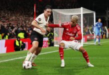 “No podía ver, tenía crema facial en la cara”: la insólita declaración de una figura de la Premier League que causó revuelo