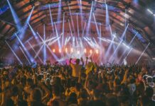 Así son los gimnasios que imitan una rave en Rusia