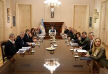 El Gabinete se reúne con intención de retomar la gestión en medio de semanas turbulentas