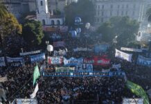 Milei siguió la marcha universitaria desde la Quinta de Olivos y el Gobierno criticó la politización del reclamo