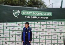 Tiene 8 años, descubrió el tenis en una plaza y ya compitió en el Nacional de Menores: el sorprendente camino de Tomás